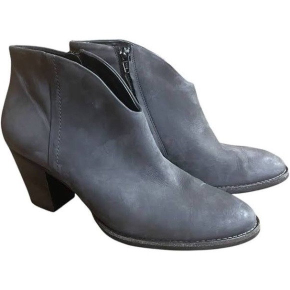 Paul Green Delgado Gray Suede Stack Heel Chelsea Ankle Boots Sz 6.5 - Picture 1 of 7